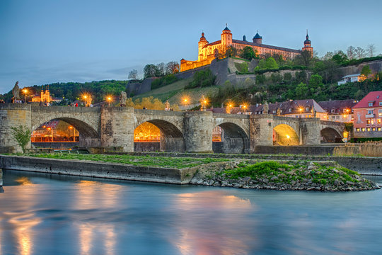 Würzburg self-guided tour app – explore the city at your own pace - Discover Germany with a mobile self-guided city tour app - Smartphone app tours – interactive maps and local stories