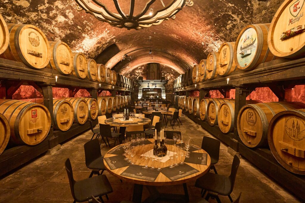 Würzburg self-guided wine tour app – explore the city at your own pace - Discover Germany with a mobile self-guided city tour app - Smartphone app tours – interactive maps and local stories