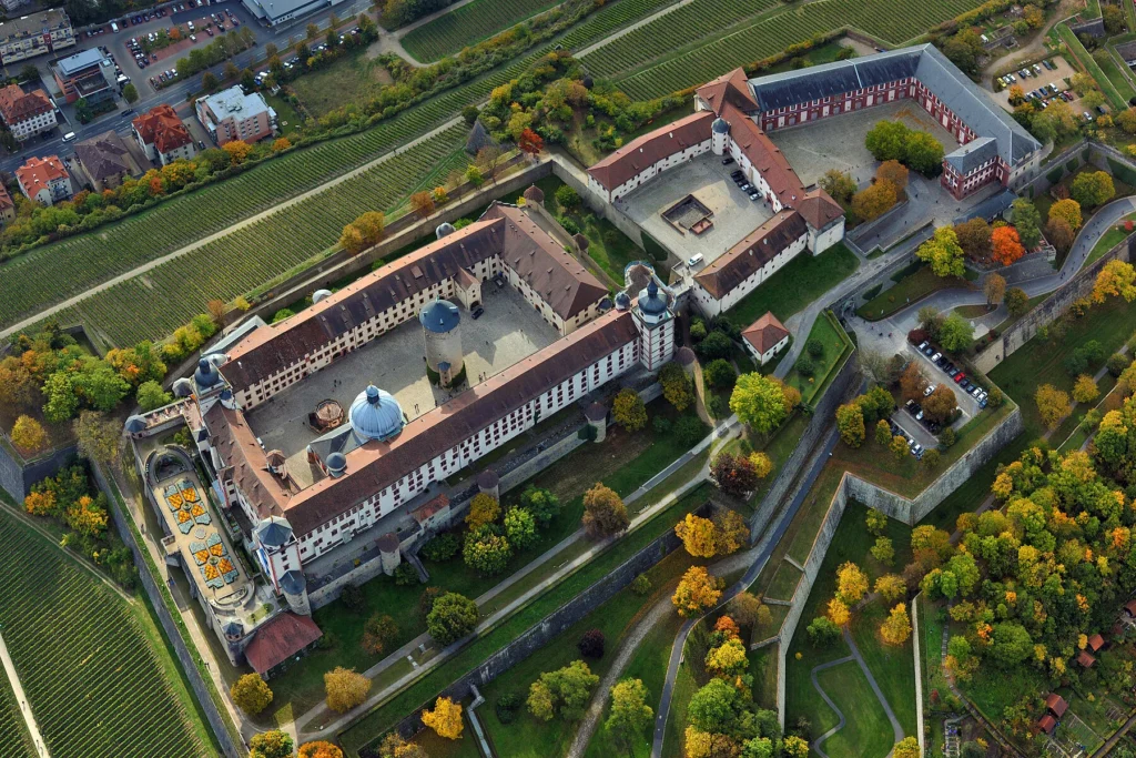 Würzburg self-guided tour app – explore the city at your own pace - Discover Germany with a mobile self-guided city tour app - Smartphone app tours – interactive maps and local stories