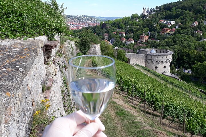 Würzburg self-guided tour app – explore the city at your own pace - Discover Germany with a mobile self-guided city tour app - Smartphone app tours – interactive maps and local stories
